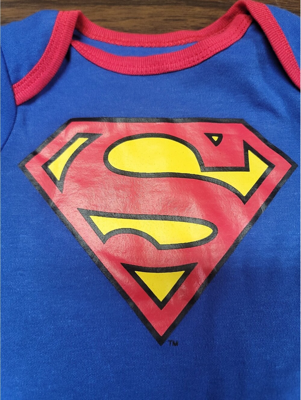 Superman Baby Onesie Bodysuit with Iconic Logo - Picture 4 of 4